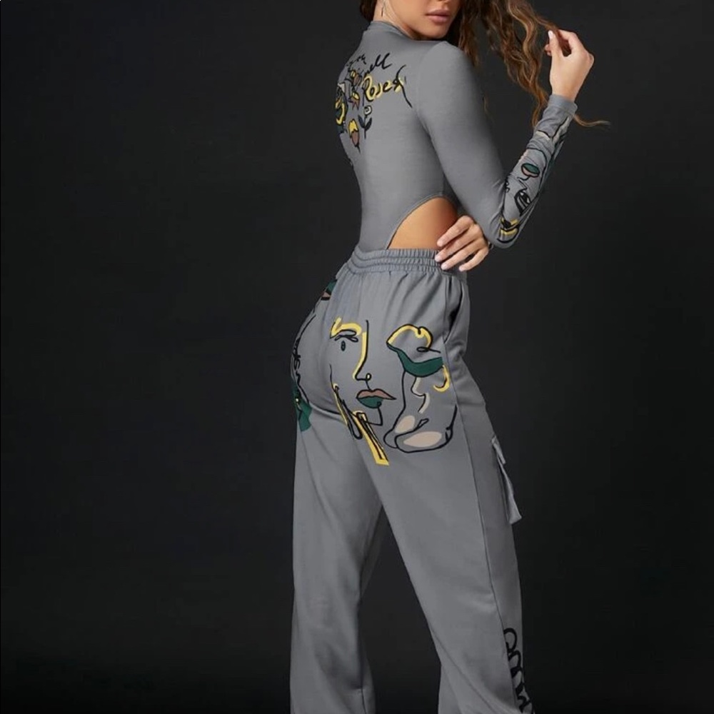 Fun Graphic sweatsuit